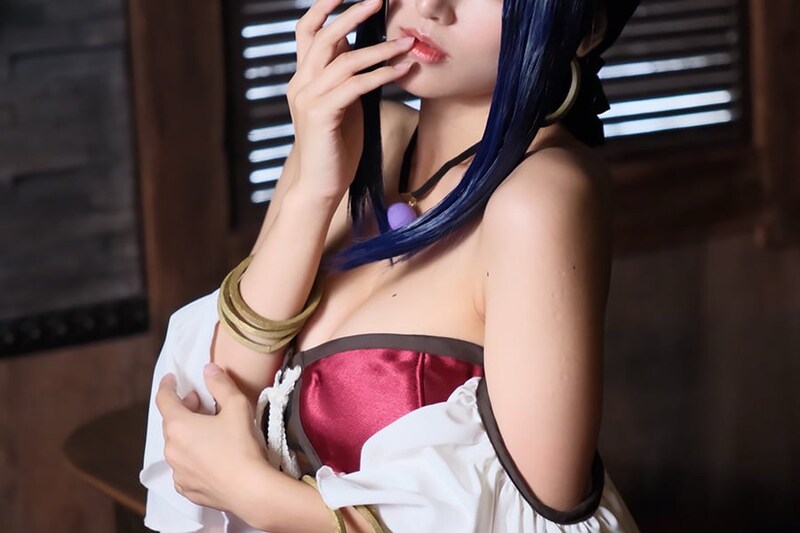 「最高です」『ドラクエ3』酒場の“ルイーダ”美女コスプレイヤーに「めちゃくちゃきれい」「かわいい」