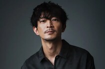 「日本一上品なじいや爆誕」と話題に　『ちびまる子ちゃん』花輪クンの執事役で津田健次郎がシルバーヘア＆白ひげに