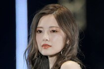 【衝撃】え、「美しすぎ」「雰囲気一変」こちらが白石麻衣さん演じる、大人になった「みぎわ花子」の姿です