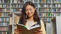 絶滅危惧の「紙の書籍」を支える「意外すぎる層」とは？　大人世代も他人事でない、「読む習慣」の継承