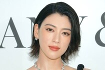 【画像】え…っ？　「この髪形でも美人ってどゆこと？」「ちゃんと”谷間”が」　コチラが実写『キングダム』29歳・173cm女優が再現した「最強・女将軍」です