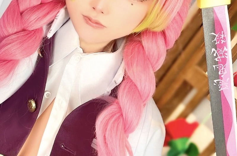 「再現度たかっ!」『鬼滅の刃』甘露寺蜜璃の美麗コスプレイヤーに「かわいい」と称賛の声