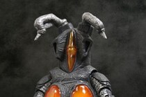 『帰ってきたウルトラマン』のゼットンは初代の「使い回し」？　丸くなったデザインの謎