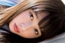 「すげぇ」桜井日奈子“へそ出し”肉体美を披露　最新映画のビジュアルに「腹筋えぐっ」と反響