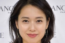 「体つきは全然違うのに…」“細木数子”を演じる戸田恵梨香さんの激変ビジュアルに衝撃「笑顔そっくり」「女帝すぎる」