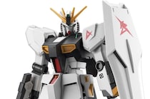 「すげぇ」『νガンダム』“鮮烈すぎるカラー”のガンプラ登場に「カッコ良すぎ」「ほしい」と反響