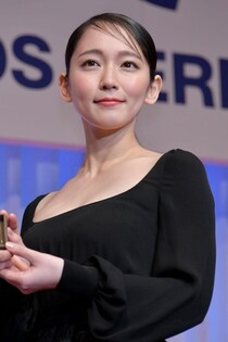 吉岡里帆（33）大河でも話題になった「女狐」姿に　可愛すぎてファン「思考停止した」「映画化やドラマ化して」