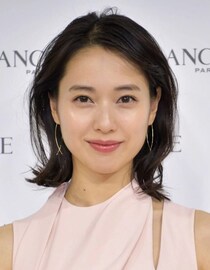 戸田恵梨香（37）”細木数子”役の前の「純白ドレス」姿で話題　ファン「珍しい」「見てるだけで幸せ」「美しさ爆発してる」