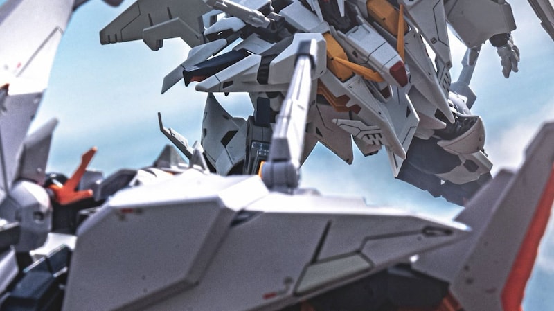 「すごっ！」『ガンダム 閃ハサ』空中バトルをイメージした“ガンプラ写真”に「カッコいい」「完ぺき」と称賛の声
