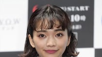 【画像】え、「可愛すぎるんだけど」　こちらが『風、薫る』環ちゃん役の宮島るかさんが「スタッフさんのイヤホン」いじってるオフショットです