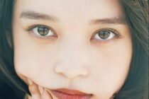 『ばけばけ』ヒロイン・高石あかり　ベッドの“無防備ショット”ほか初写真集の「幻」カットが公開