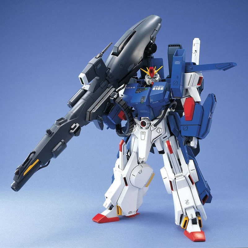 どこに置きます？　ガンプラ作る前に考えるべきことがある「武装てんこ盛りガンダム」