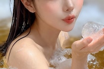 「完璧すぎる…」『エヴァ』“葛城ミサト”美麗コスプレイヤーの泡立つバスシーンに「美人」「本物じゃん」