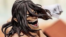 【画像3枚】「これがプライズ？」進撃の巨人ver.のエレンの全身像と「鎧の巨人」をチラ見する