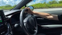 【画像】え…っ！「はぁ…いいクルマ」「いまじゃ高級車」　こちらがイケメン肉体派俳優（39歳）の“愛車”です（3枚）