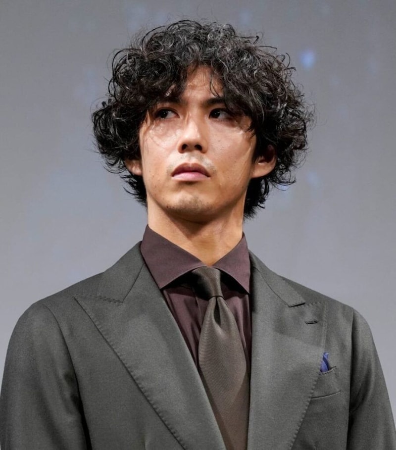 えっ賀来賢人（36）がSNSに「電話番号」アップした？　ファン反応「やらかした」「かけてみたら」「怖い怖い」