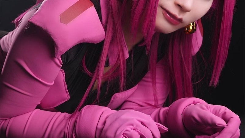 「再現度たっか！」『Vガンダム』“ファラ・グリフォン”の美麗コスプレイヤーに「最高」「目力すごっ！」