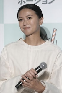「え、すっぴん!?」賀来賢人が撮影した榮倉奈々、夫婦の”仲良し丸出し”なプライベートショットに「可愛すぎ」