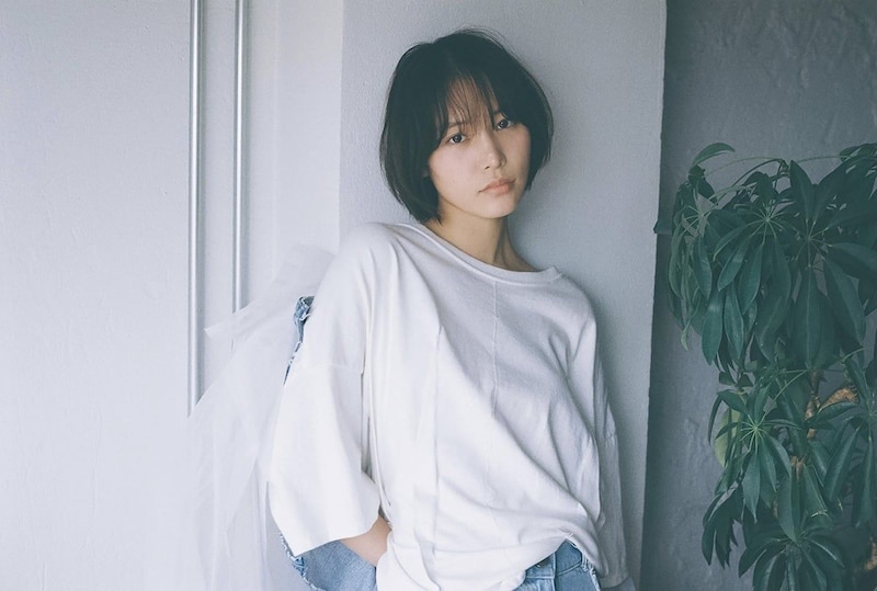 南沙良（23）白の"ミニスカ"美脚姿にファン衝撃「ビックリ」「ハラハラしました」「足長ッ」「破壊力！」「スタイルよすぎ」
