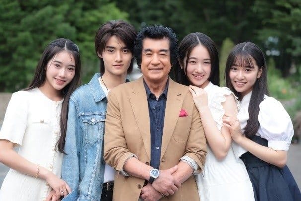 「ステキすぎて…」藤岡弘、さんの娘・天翔愛さん（24歳）の“ウェディングドレス姿”に「きれい」「美しい親子の2ショット」