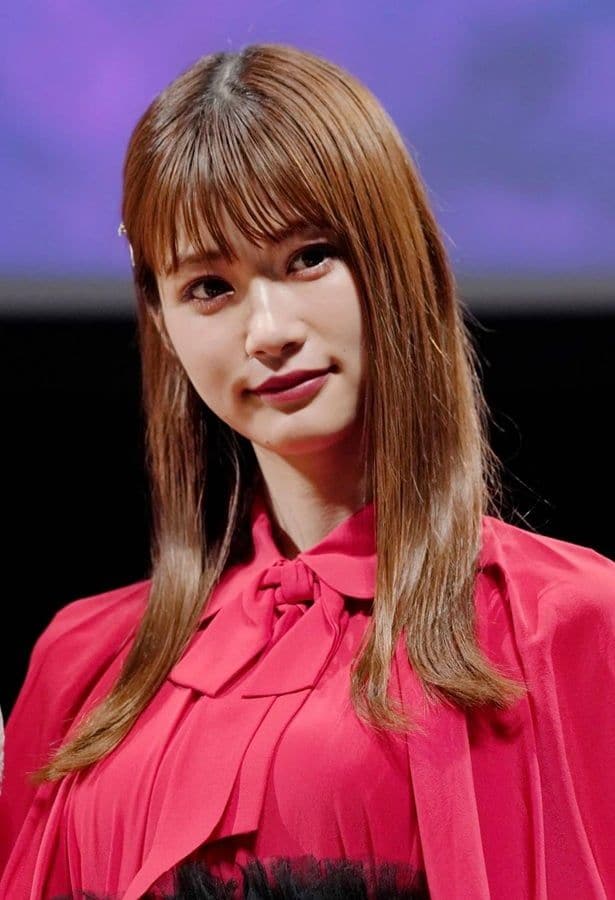めるる（24）が可愛すぎる「ハンバーガー屋店員」姿になりファン衝撃　「女神だ」「どこでバイトしてるの」「一番好きかも」