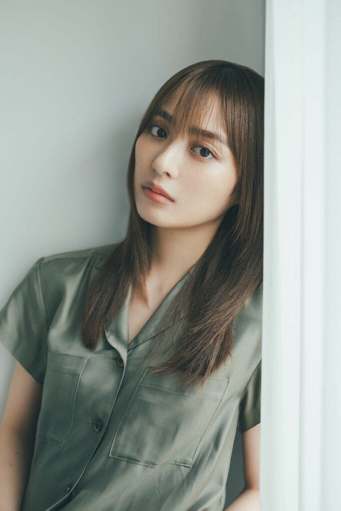 内田理央(34)からの“ご報告”に反響 「へそ出し」美スタイル披露し「綺麗すぎ」「腰ほっそ」
