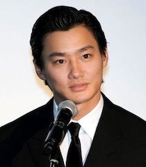 「別人すぎ」野村周平（32）が「眉なし＆刺青」姿に　激変ビジュアルに「本当に入れたんかと…」「二度見した」