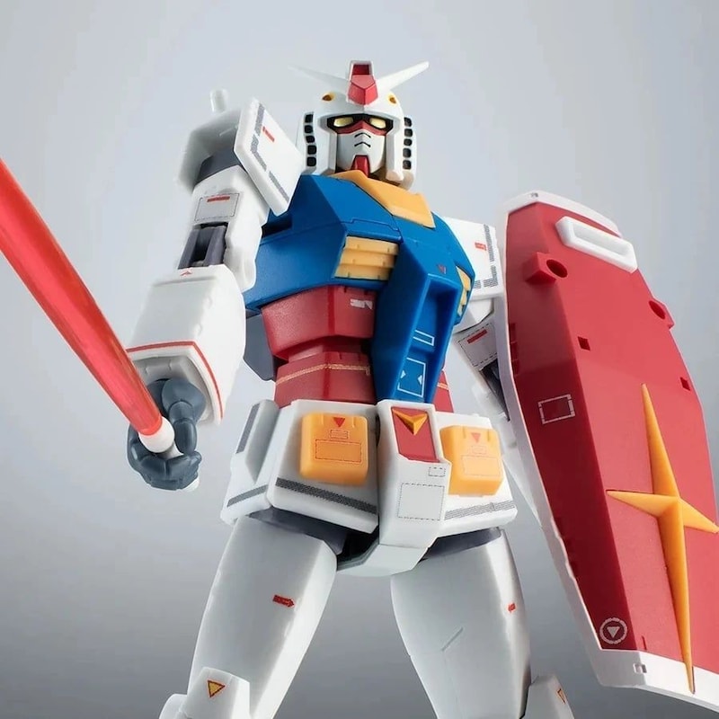 「えええ!」SFマガジン最新号の“ガンダム表紙”に「カッコイイ!」「感慨深い」「すごい」