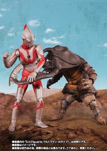 かわいい「手踊り人形」の「アントラー＆レッドキング」登場　『ウルトラマン』放送の1966年発売、日本初怪獣ソフビが復刻