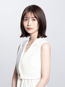 長濱ねる（27）の「寝落ち」や美スタイル際立つ「肩だしワンピース」も　最新映画オフショット一挙公開に反響