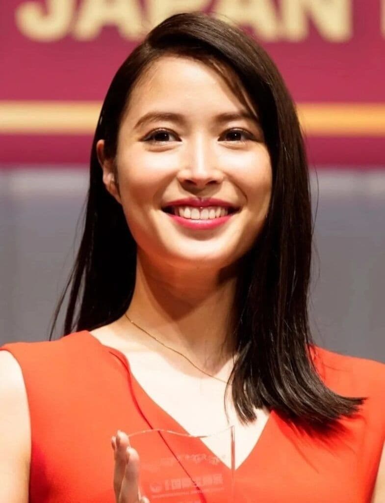 「表情すっごいな（笑）」広瀬アリス＆佐野勇斗の“衝撃ポーズ”に反響　担当キャラ再現に「真似、可愛い」「意外と似てる」