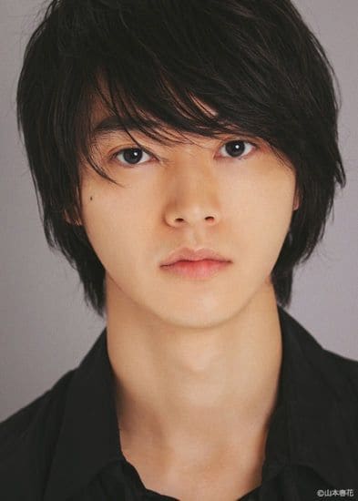 「鳥肌止まらん」山崎賢人の”衝撃”姿に反響「笑顔で首絞められてる」「サイコパスみたい」