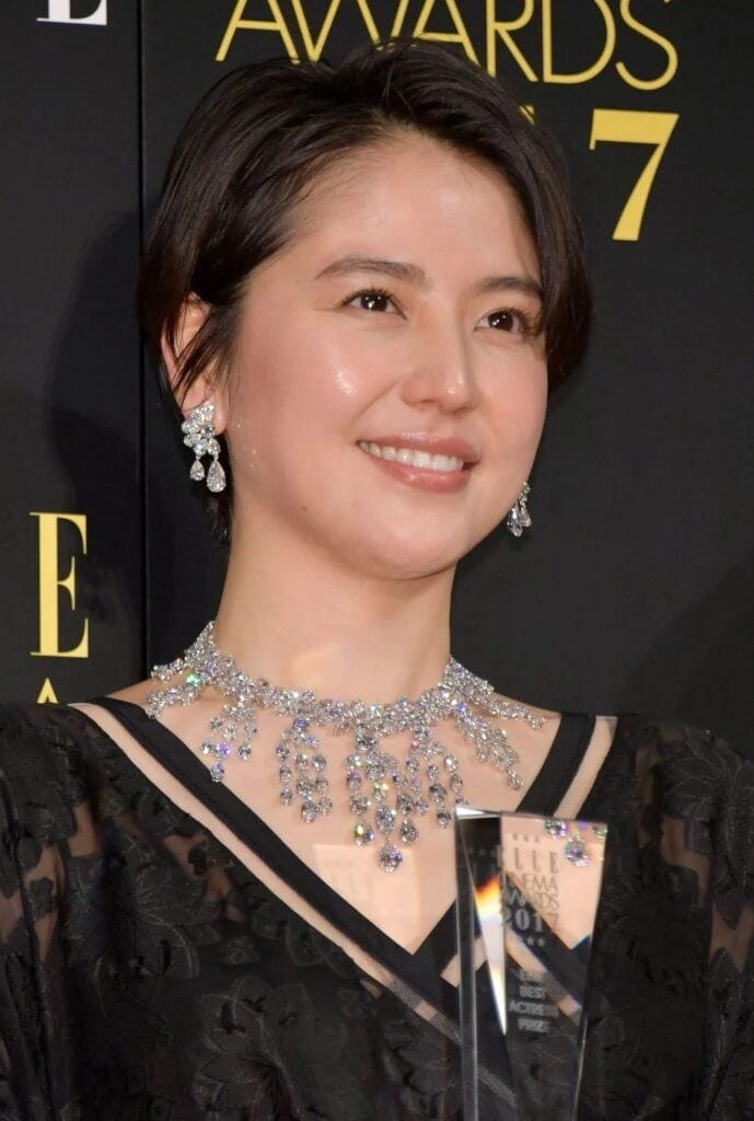「色気だだ漏れ」「違う人かと…」長澤まさみ(39)の“圧巻ビジュアル”に絶賛「歳重ねても美しさ進化」