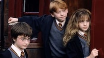 25周年迎える映画『ハリー・ポッターと賢者の石』入場者特典は幻想的な特製ステッカー　呪文を唱える応援上映も！