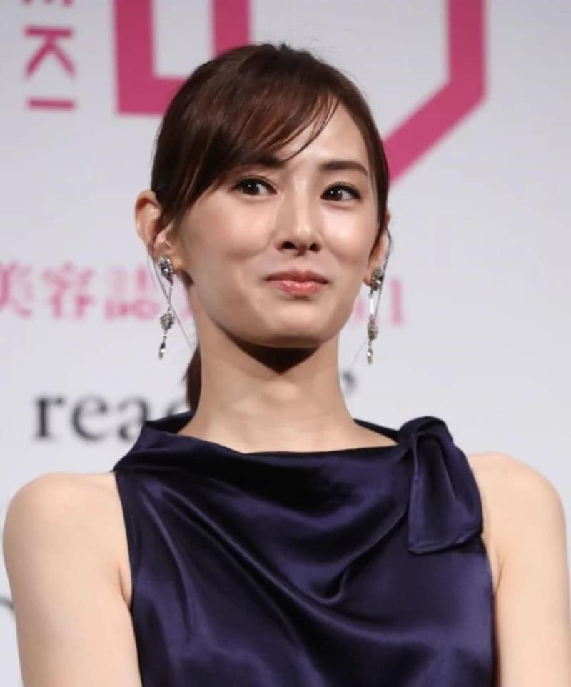 北川景子の胸元に“ひっつく姿”が衝撃的! 夏満喫プライベートショットに「羨ましい」「いいお母さん」