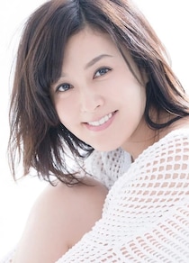 藤原紀香（55）の“激変”ビジュアルに騒然！　真っ白な最新ショットに「女神」「息を吞む」