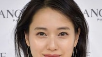 『地獄に堕ちるわよ』戸田恵梨香が細木数子ポーズで座る「開運待ち受け画像」が話題に