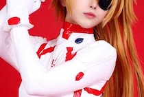 【コスプレ】「ボディラインきれい…」『エヴァ』アスカの艶やかラバースーツ姿が圧巻！「美しすぎる」