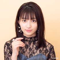吉川愛、“血まみれ前”のウェディングドレス姿に反響「ほんと綺麗すぎ」「美しい」