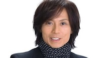 【画像】え、「本人かと…」「雰囲気そっくり」こちらが「つんく♂さん」役の再現度に注目集まるドラマの場面カットです