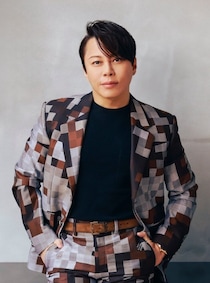 西川貴教（55）ケンタッキーとのコラボ姿が衝撃　「顔に貼り付いたモノ」とバキバキ肉体にファン「美味そう」「胸筋がさらにデカく」