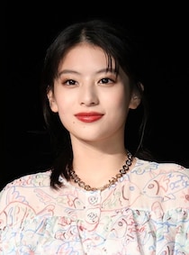 出口夏希（24）肩も脇も出した黒ドレス姿にファン感動「可愛すぎ」「エグ美人」「雰囲気変わった？」「透明感レベチ」「華奢すぎ」