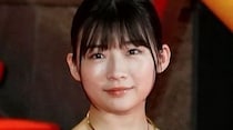 【画像】え、「お揃いのTシャツ可愛すぎる」「バッグも一緒だ」「新幹線も隣だったの？」　コチラが伊藤沙莉さん（32）と千葉雄大さん（37）の仲良すぎな2ショットです