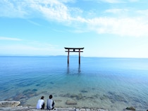 海・湖に浮かぶ鳥居が美しい日本の神社12選！