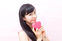 甘い誘惑…… モテるあざとい女の特徴7選