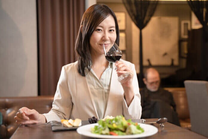 40代でもモテる女性の共通点3つ|おばさん感ゼロの魅力とは