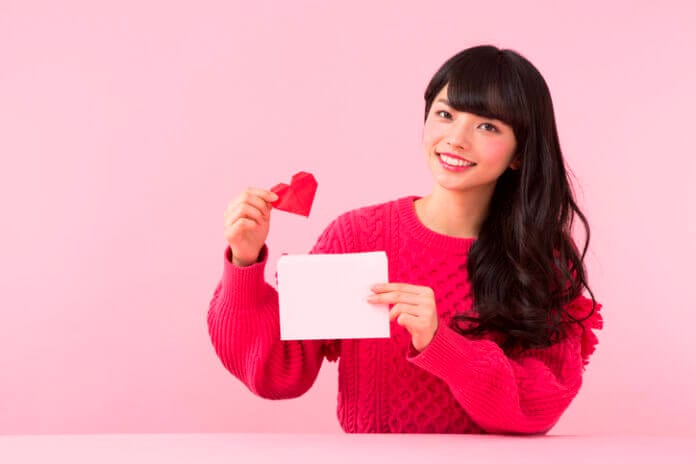 【なぜ引き寄せる!?非モテ男子ホイホイすぎる女性の特徴5選