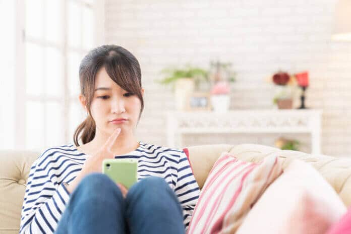 すぐに返事をせず様子を見る