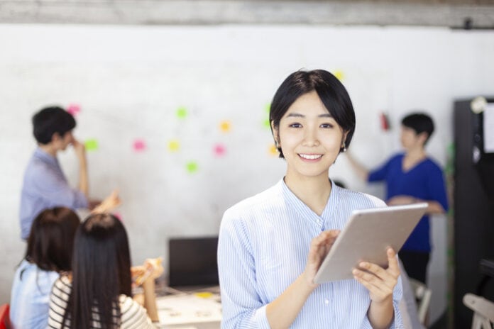 女性らしいやわらかな雰囲気に癒やされる