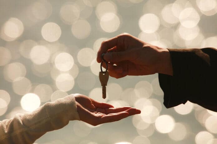 彼女に合鍵を渡す理由6選｜独身男性100人の本音を紹介